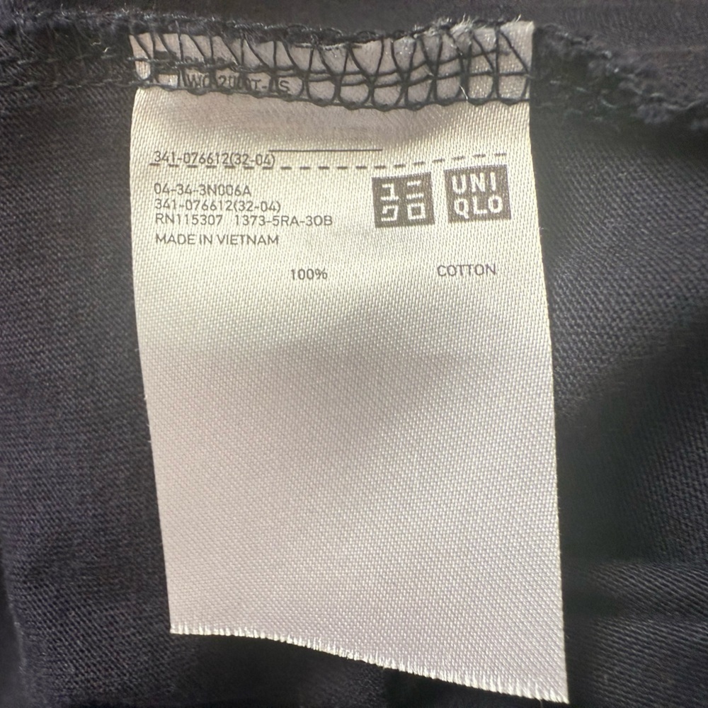 Uniqlo Men’s V Neck Black Short Sleeve Tee Shirt Size XXL NWOT 100% Cotton Soft - Picture 7 of 7